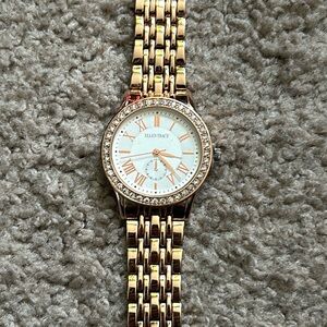 Ellen‎ Tracy women’s vintage rose gold/crystal watch one size measurements shown
